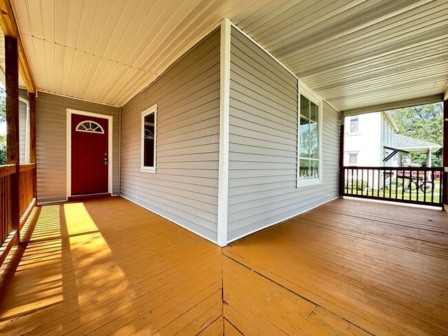 Building Photo - 4 Bedroom Remodeled Home in Chariton