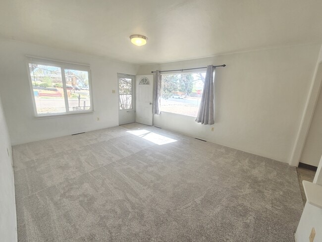 Building Photo - 3820 Meadow Ln