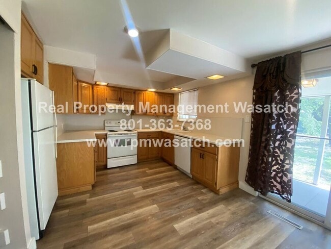 Building Photo - 1605 Manzanita Dr