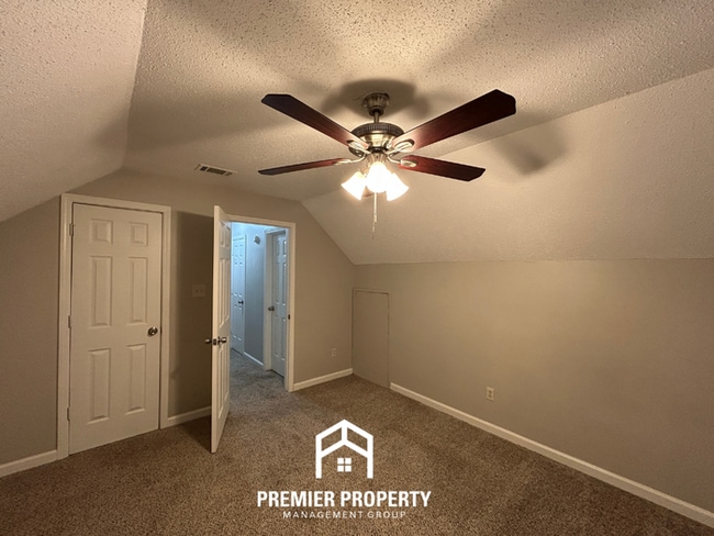 Building Photo - Spacious 5 Bedroom Home for Rent in Southaven, MS | Hardwood Floors, Fireplace & Fenced Yard