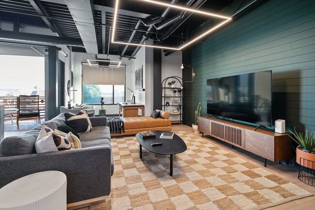 Primary Photo - Stunning Fully Furnished Condo in Downtown...
