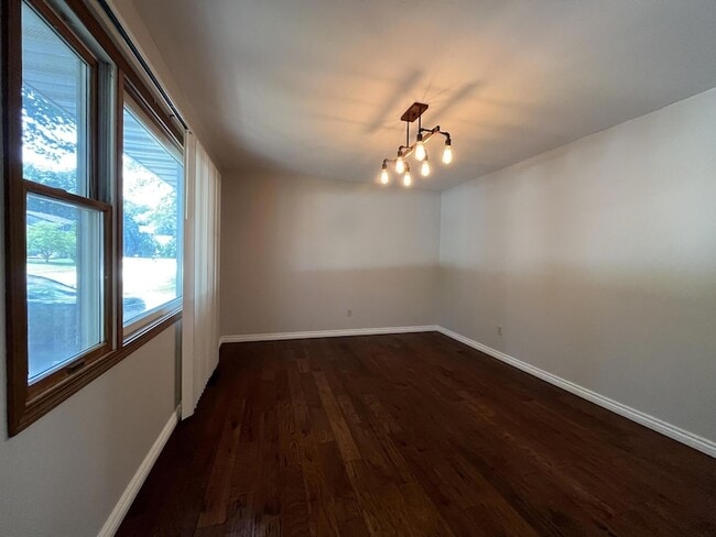 Building Photo - 852 Burr Oak Dr