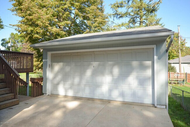Building Photo - Cape Cod style home - completely updated t...