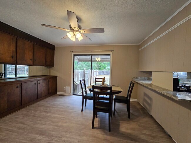 Building Photo - 1565 Jefferson Rd