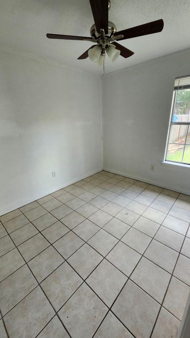 Building Photo - Gulfport 3 Bedroom