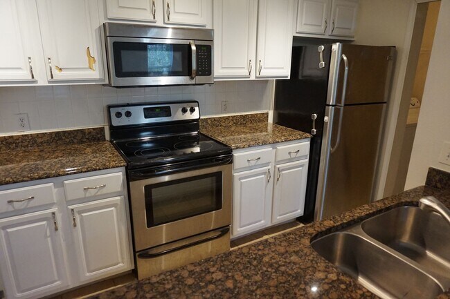Building Photo - 400 Summit Ridge Pl