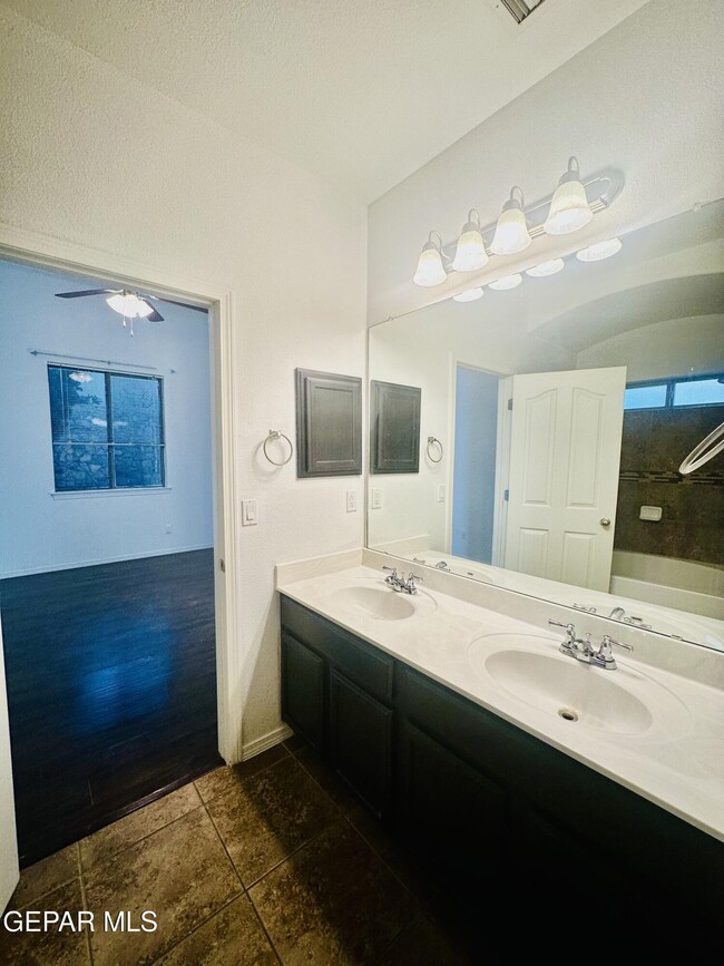 Building Photo - 7668 Mundy Creek Dr