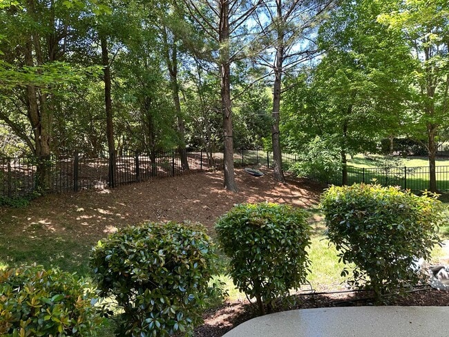 Building Photo - 10110 Paxton Run Rd