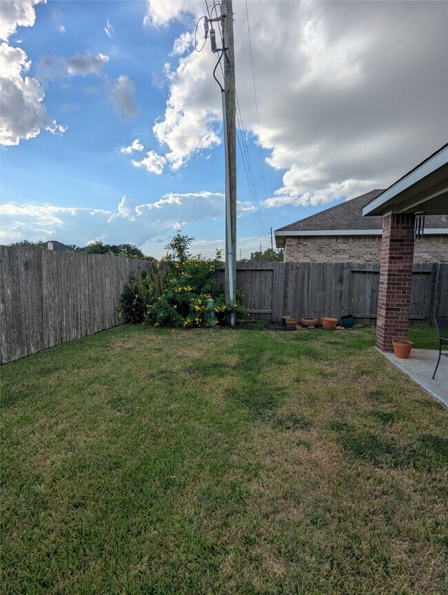 Building Photo - 24807 Blane Dr