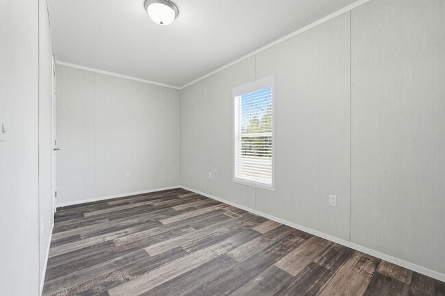 Building Photo - 443 Dogwood Ave