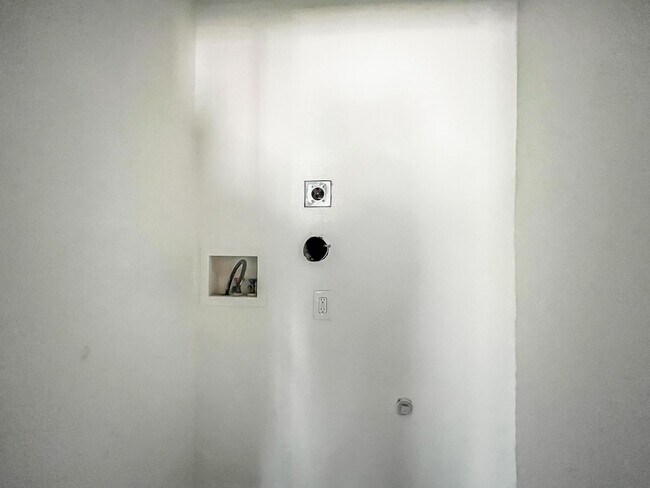 Building Photo - Charming 4BR/2BA Home in Dallas