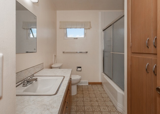 Building Photo - 3243 38th Ave