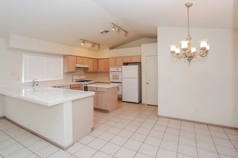 Building Photo - 829 Beefeater Pl