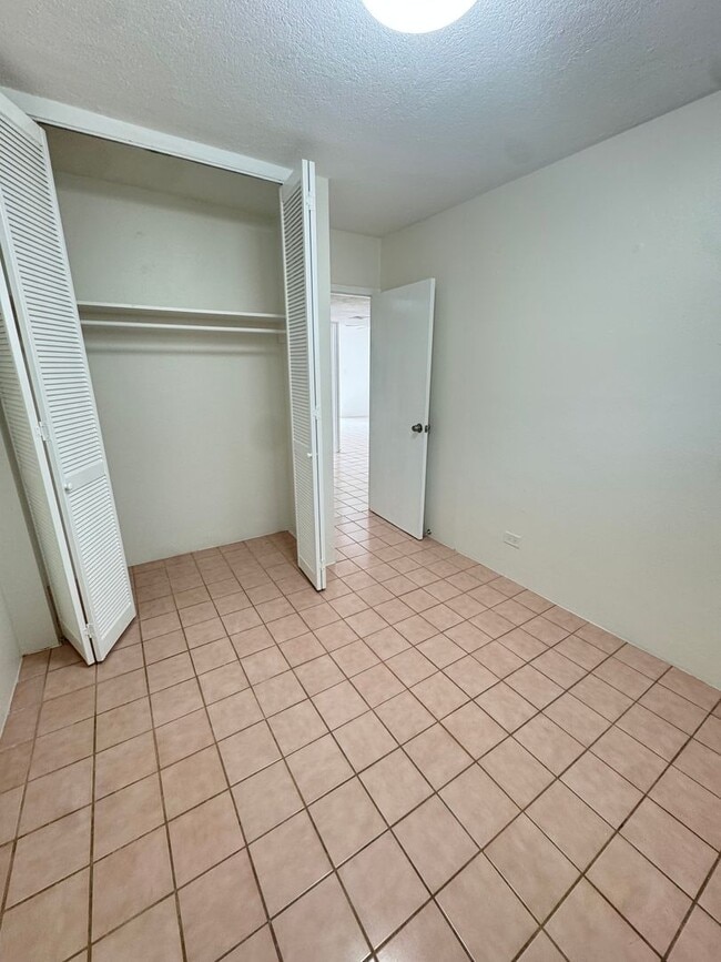 Building Photo - PET FRIENDLY 3 Bed, 1 Bath, 1 parking ELECTRIC INCLUDED