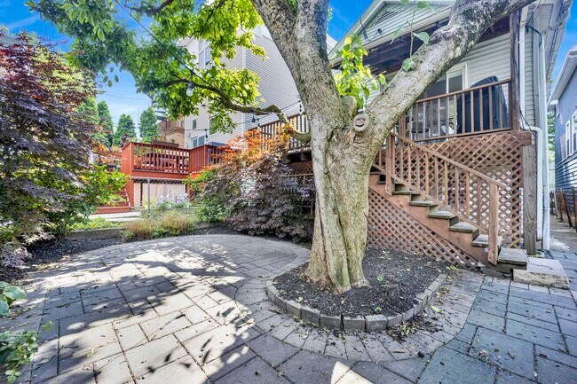 Building Photo - 2705 N Marshfield Ave