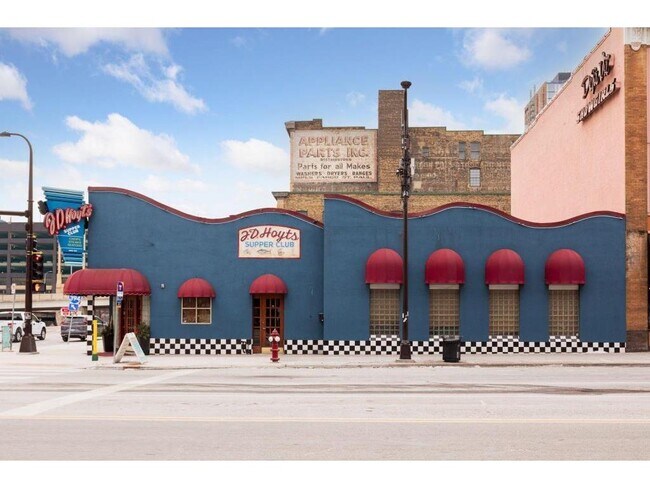 Building Photo - 700 N Washington Ave