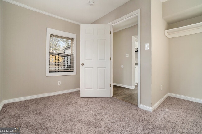 Building Photo - 973 Lawton St SW