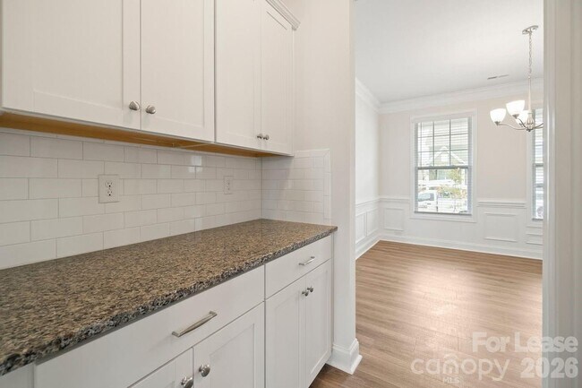 Building Photo - 1024 Arbury Way
