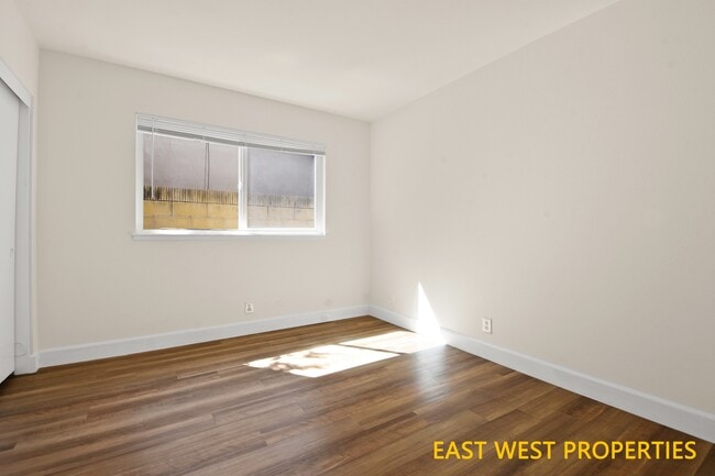 Building Photo - 5012 Greencap Ave