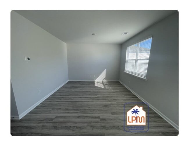 Building Photo - **NEW BUILD**