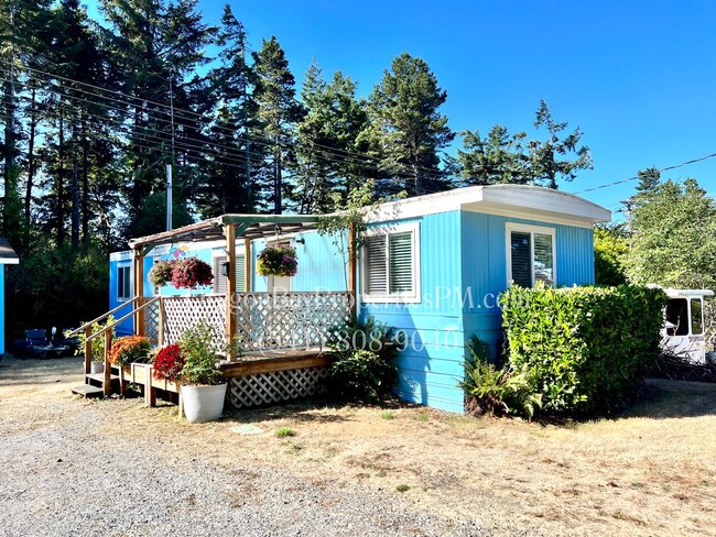 Primary Photo - Bandon: 1 bdrm/1 ba FULLY FURNISHED PET FR...