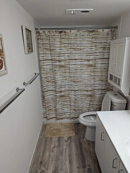 Building Photo - 5440 N Ocean Dr