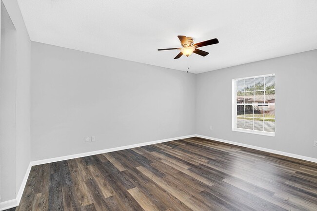 Building Photo - 3/2 unit in Titusville ready for new tenants!