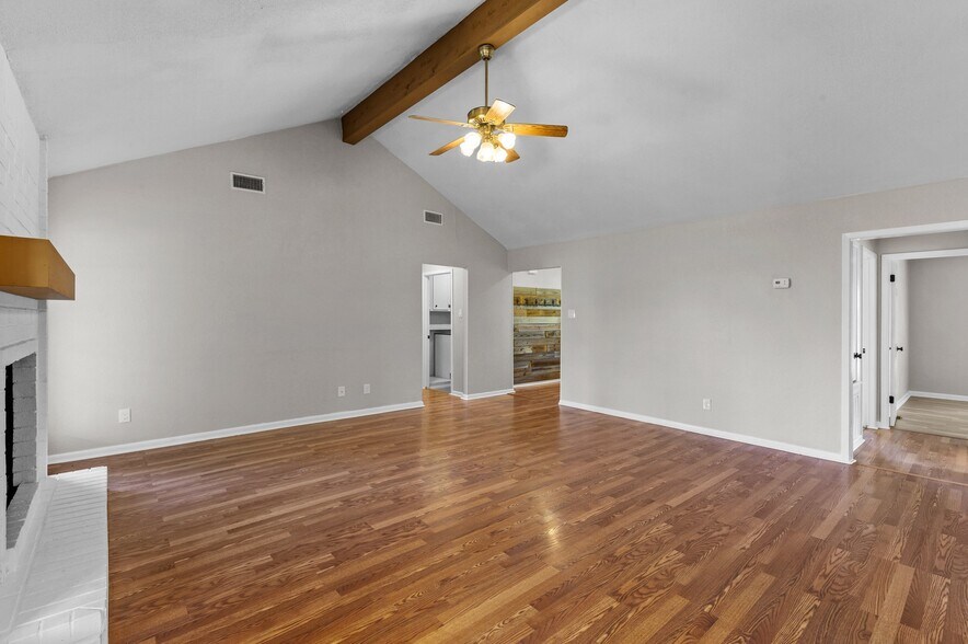 Building Photo - 7018 Taos Dr