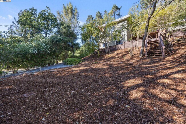 Building Photo - 1530 Reliez Valley Rd