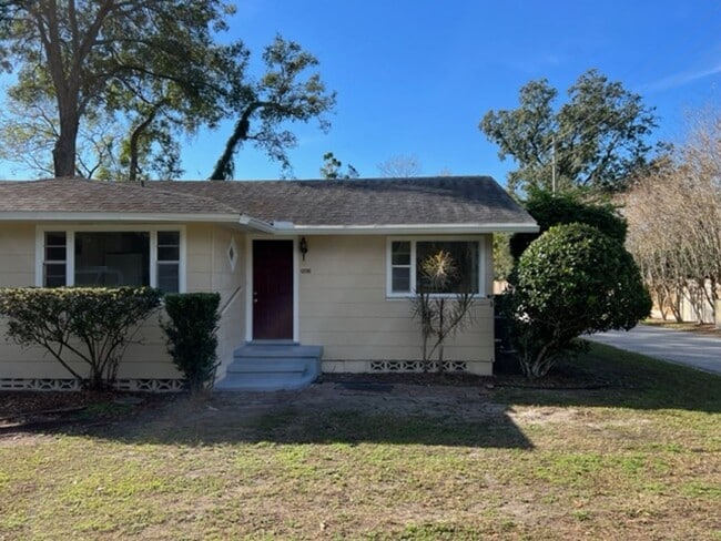 Building Photo - 1208 Cloverlawn Ave