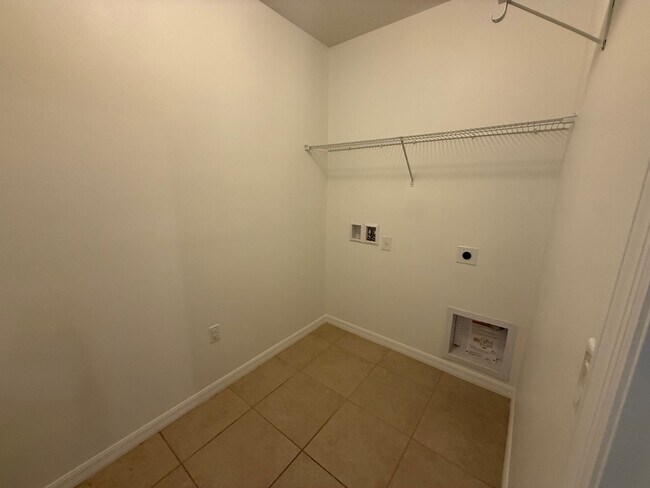 Building Photo - 4/2 Haines City Home