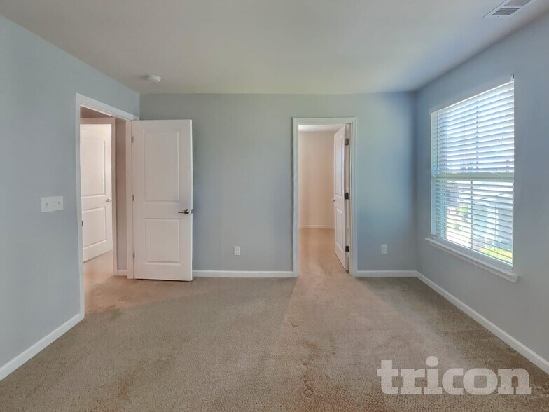 Building Photo - 306 Heroit Ct