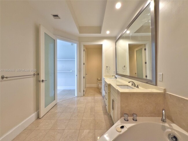 Building Photo - 848 Brickell Key Dr