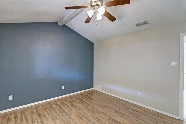 Building Photo - 913 St Timothy St