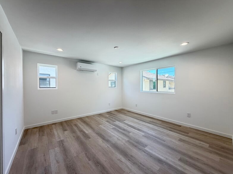 Primary room - 14818 Astoria St