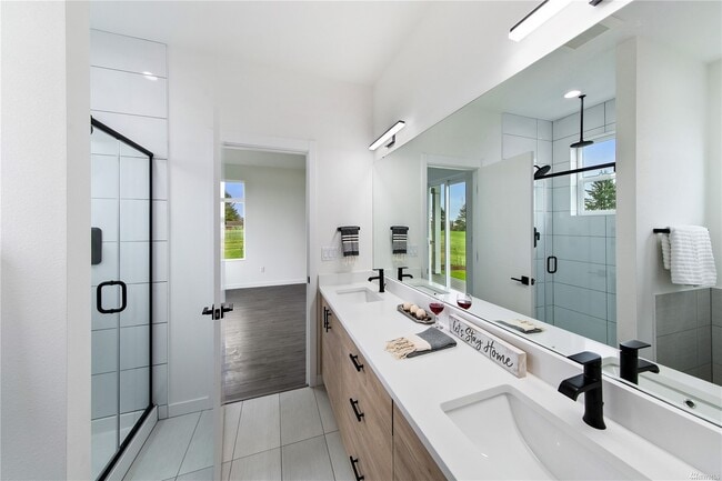 Building Photo - 514 Canal Dr NE