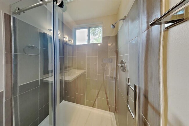 Building Photo - 345 Outwood Mill Ct
