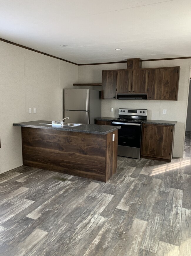 Building Photo - 325 Belew St