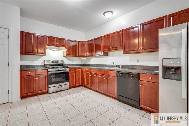 Building Photo - 9 E Burgess Dr