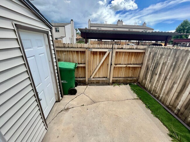 Building Photo - 7618 Lexington Manor Dr