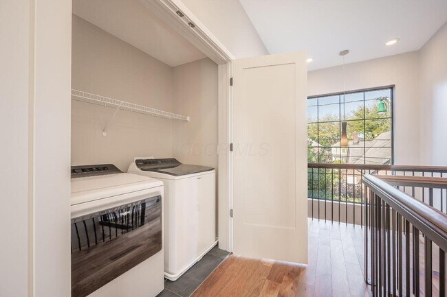 Building Photo - 598 Lathrop St