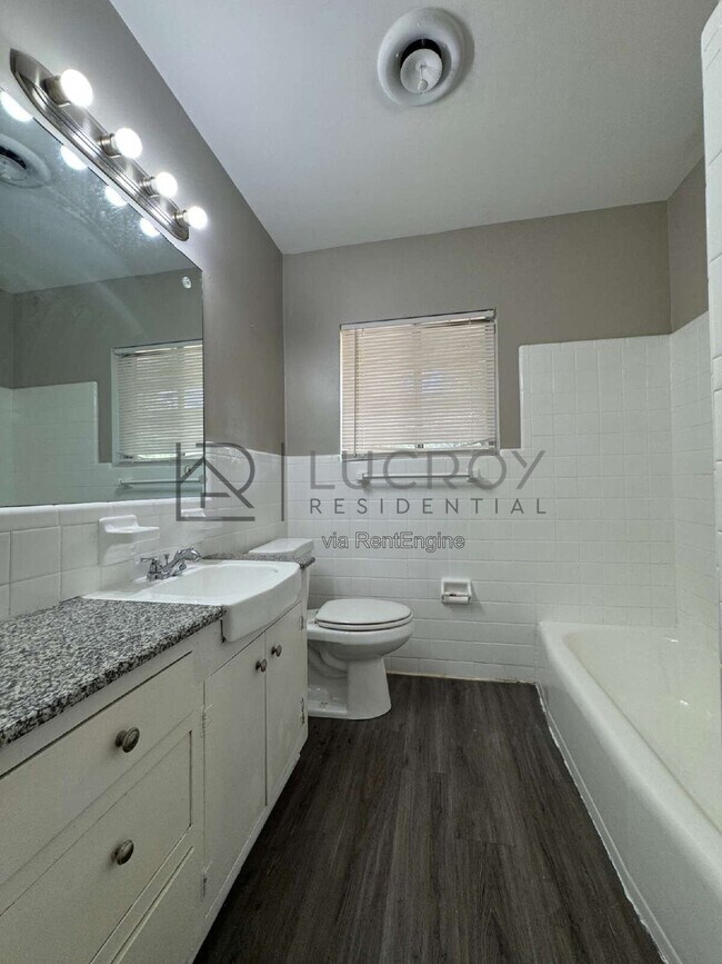 Building Photo - 336 Maywood Cir