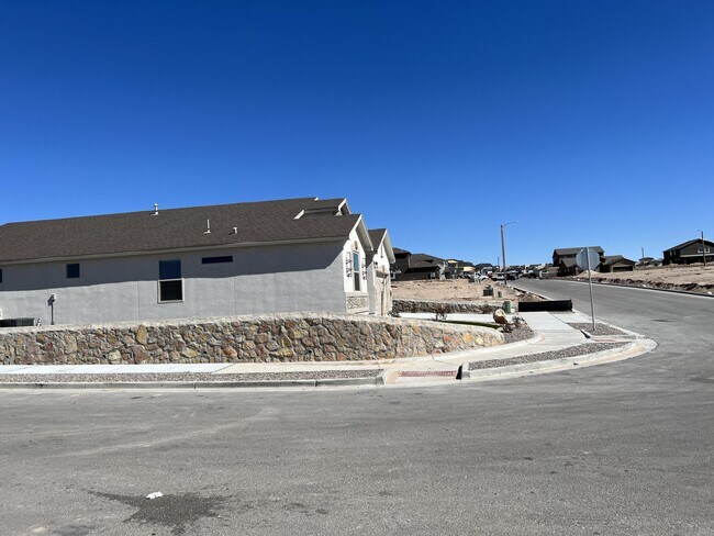 Building Photo - 12701 Iron Falls Dr