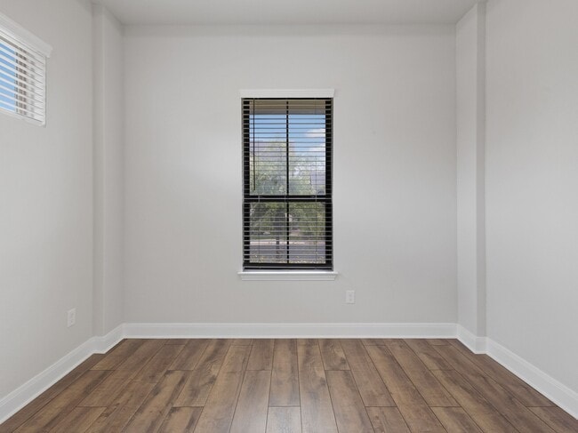 Building Photo - 11323 Cottage Grove