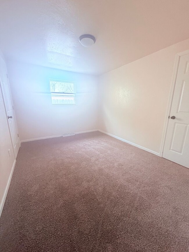 Building Photo - House for rent!