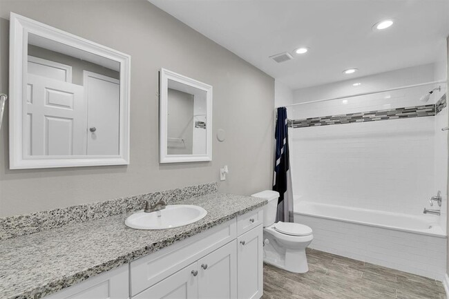 Building Photo - 3555 Balboa Cir