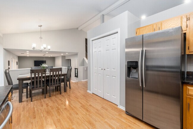 Building Photo - 1201-1203 Johnston Drive-SI ID1497747P