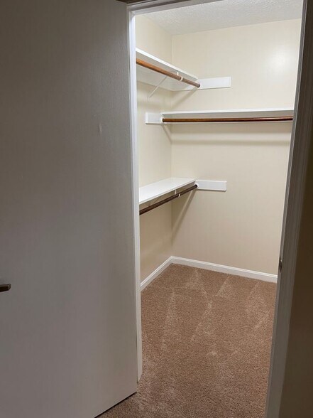Building Photo - 44755 Woodlake Ct
