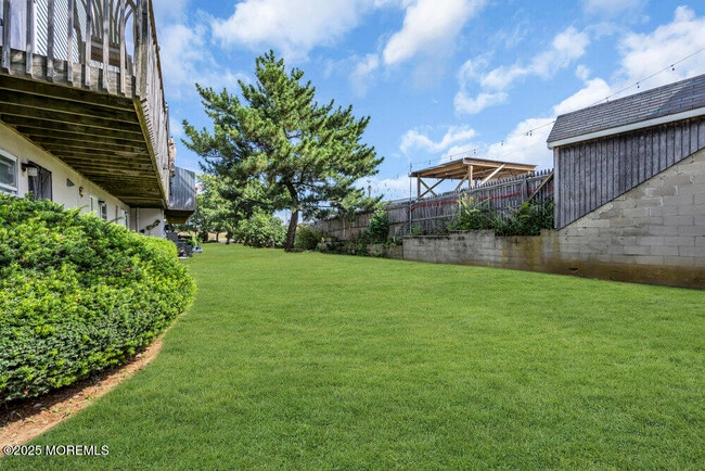 Building Photo - 35 Beachway Ave
