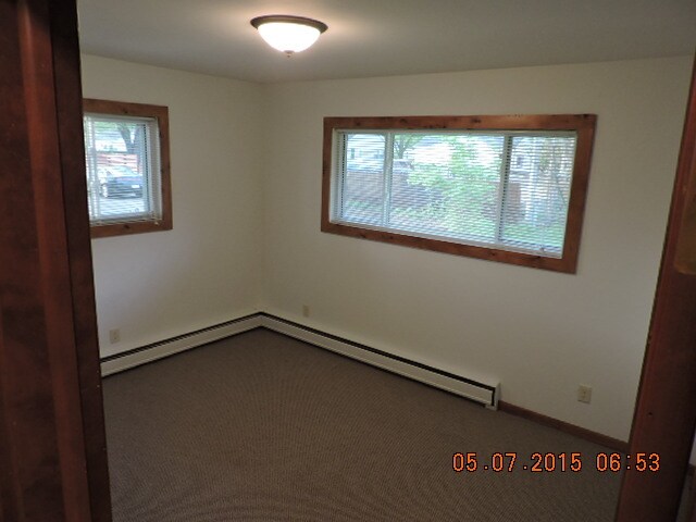 Building Photo - 608 19th Ave W